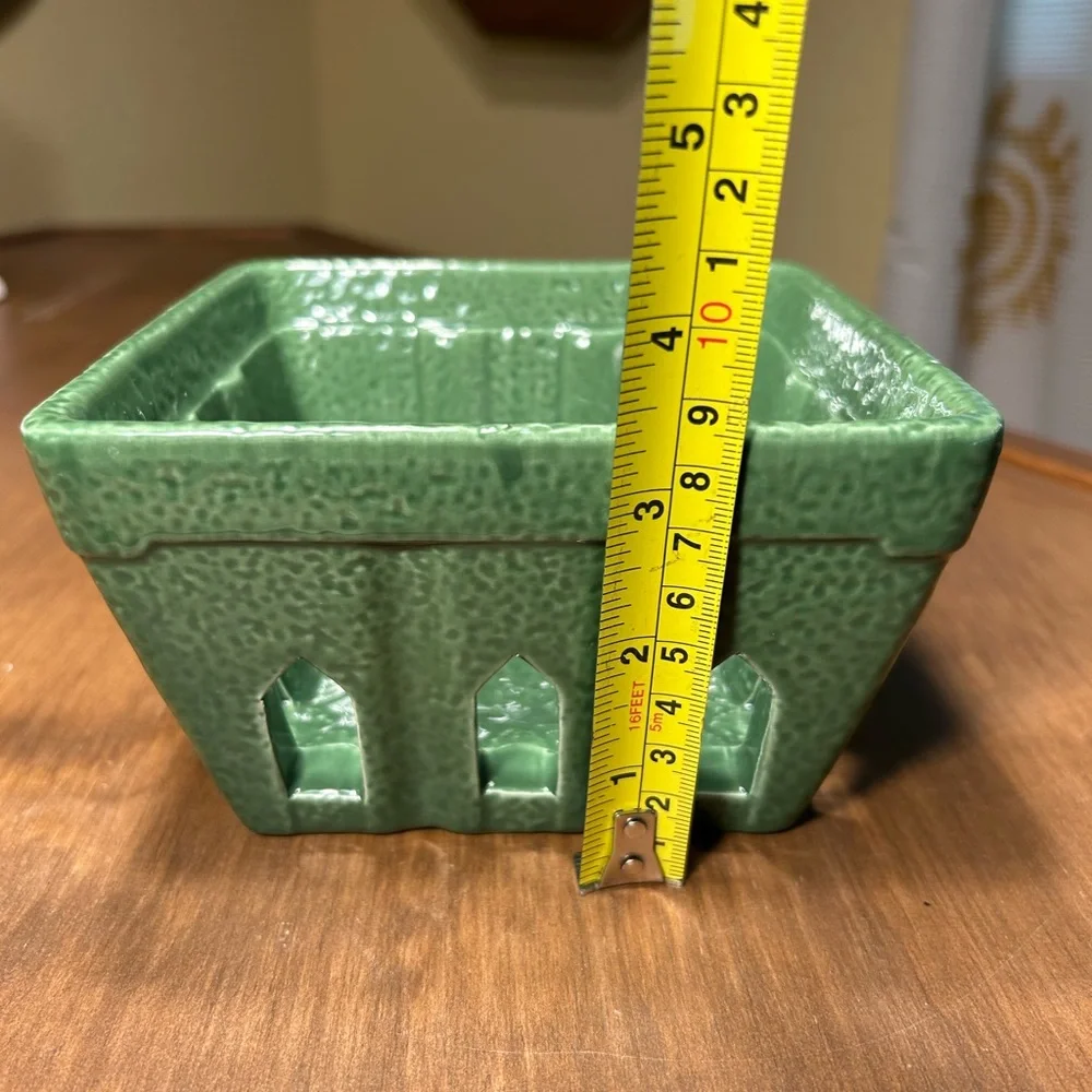 Sur La Table Green Ceramic Berry/Strawberry Basket 5.5x5.5x3.5